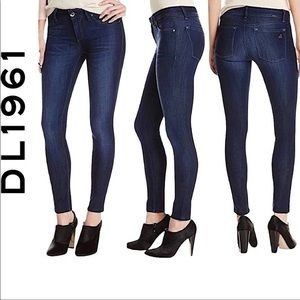 DL1961 Emma Legging jean. Size 30. Great condition, nice stretch in the denim.